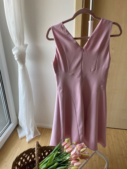 Rochie clasica, Motf