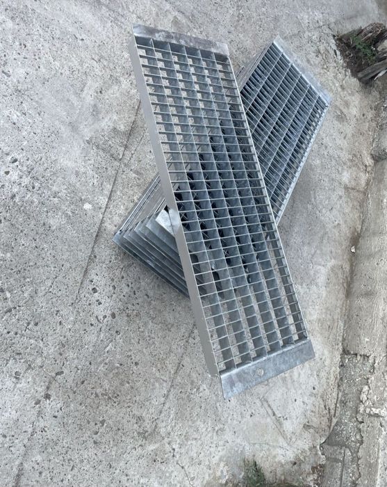 Trepte metalice zincate