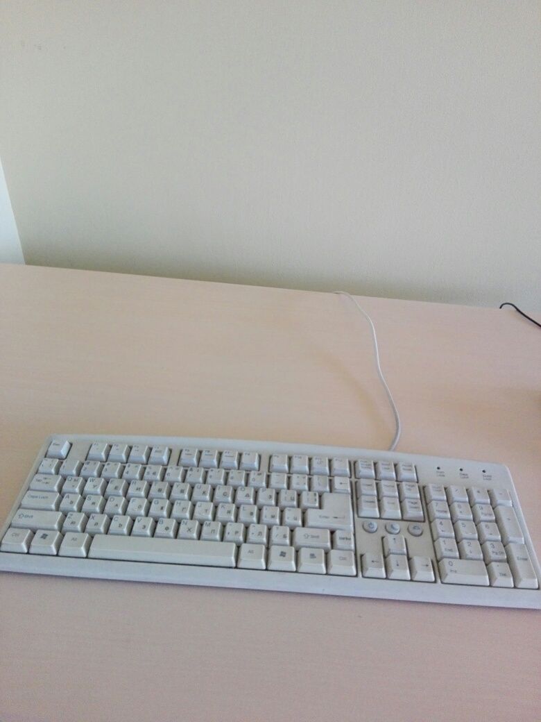 Монитор,клавиатура,мишка