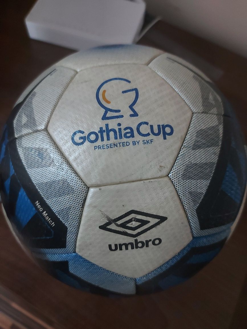 Minge de sală , minifotbal, nr. 4 , marca UMBRO