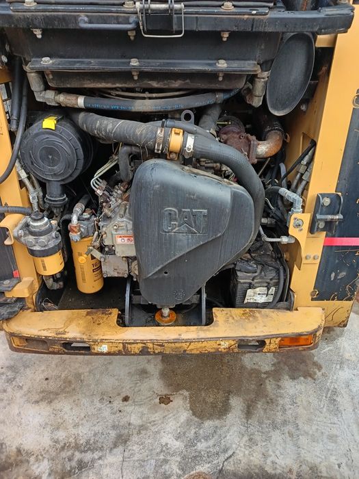 Продавам Катерпилар