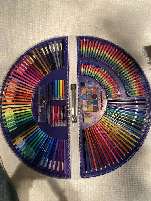 Set complet pt scoala : carioci , creioane …etc