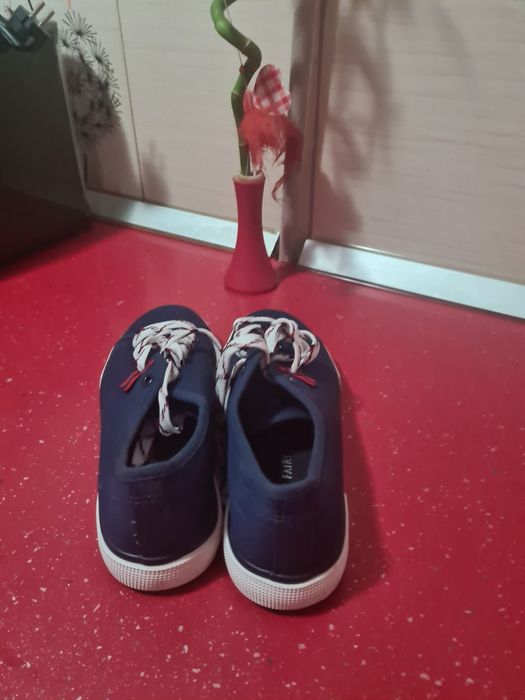 Tenesi albastri mar 38 ca noi la 40 lei Timișoara