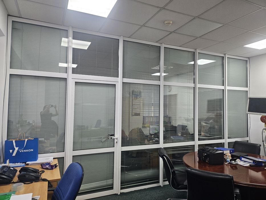 Перегородка из алюминиевого профиля