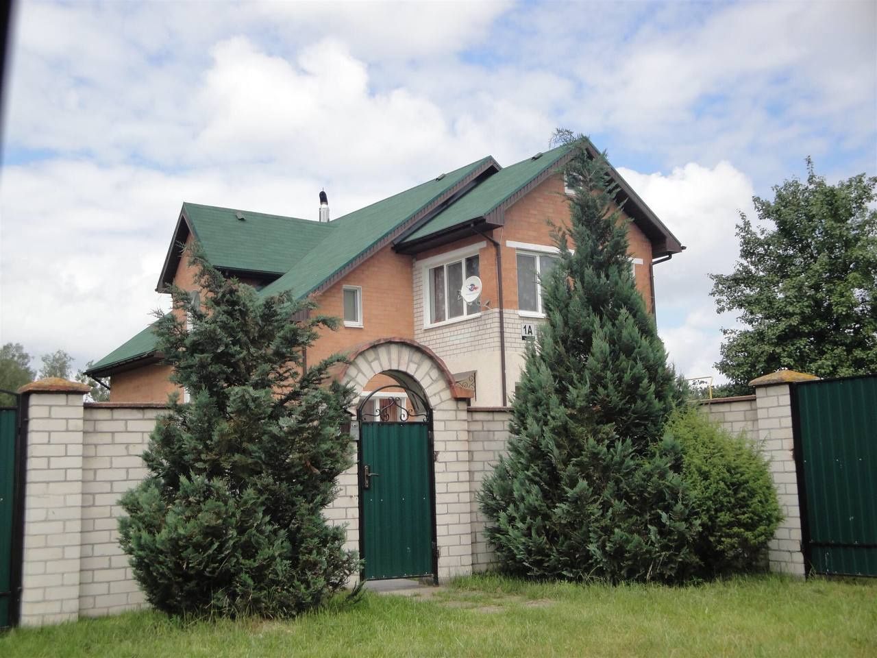 Продается 2-х этажный дом.