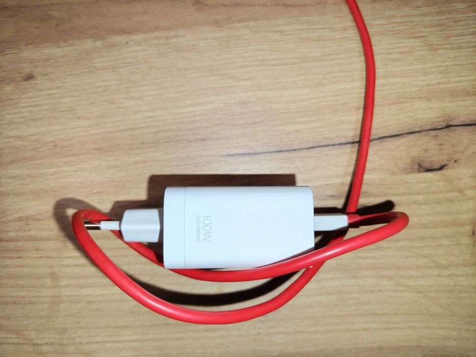 Oneplus 11 зелен 16/256 + 3 кейса