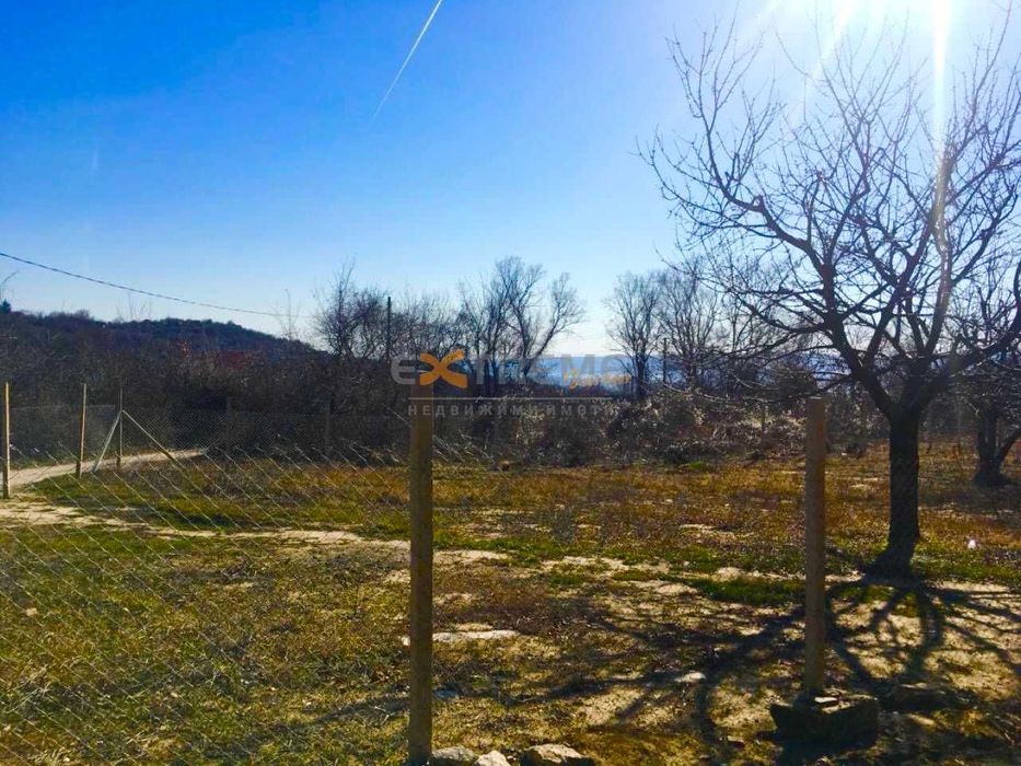 Парцел с Разрешение за строеж на къща РЗП 185 кв.м.