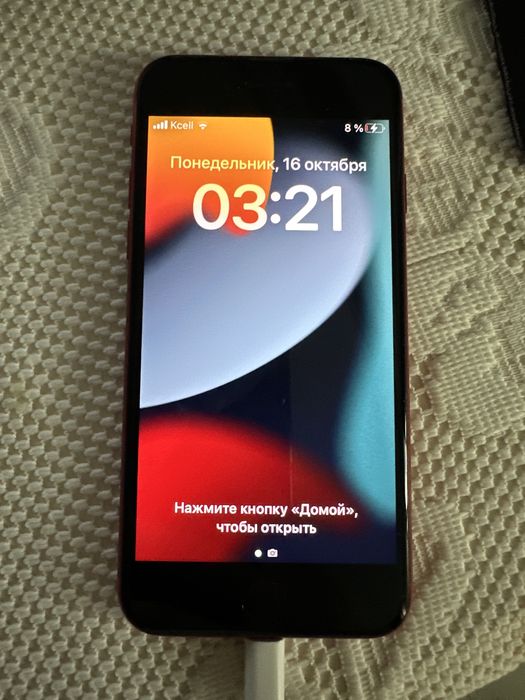 Продаю iPhone SE 2020 год (брали в 2021)