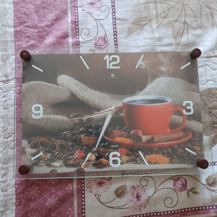 Продам часы район Артура Ярмарки