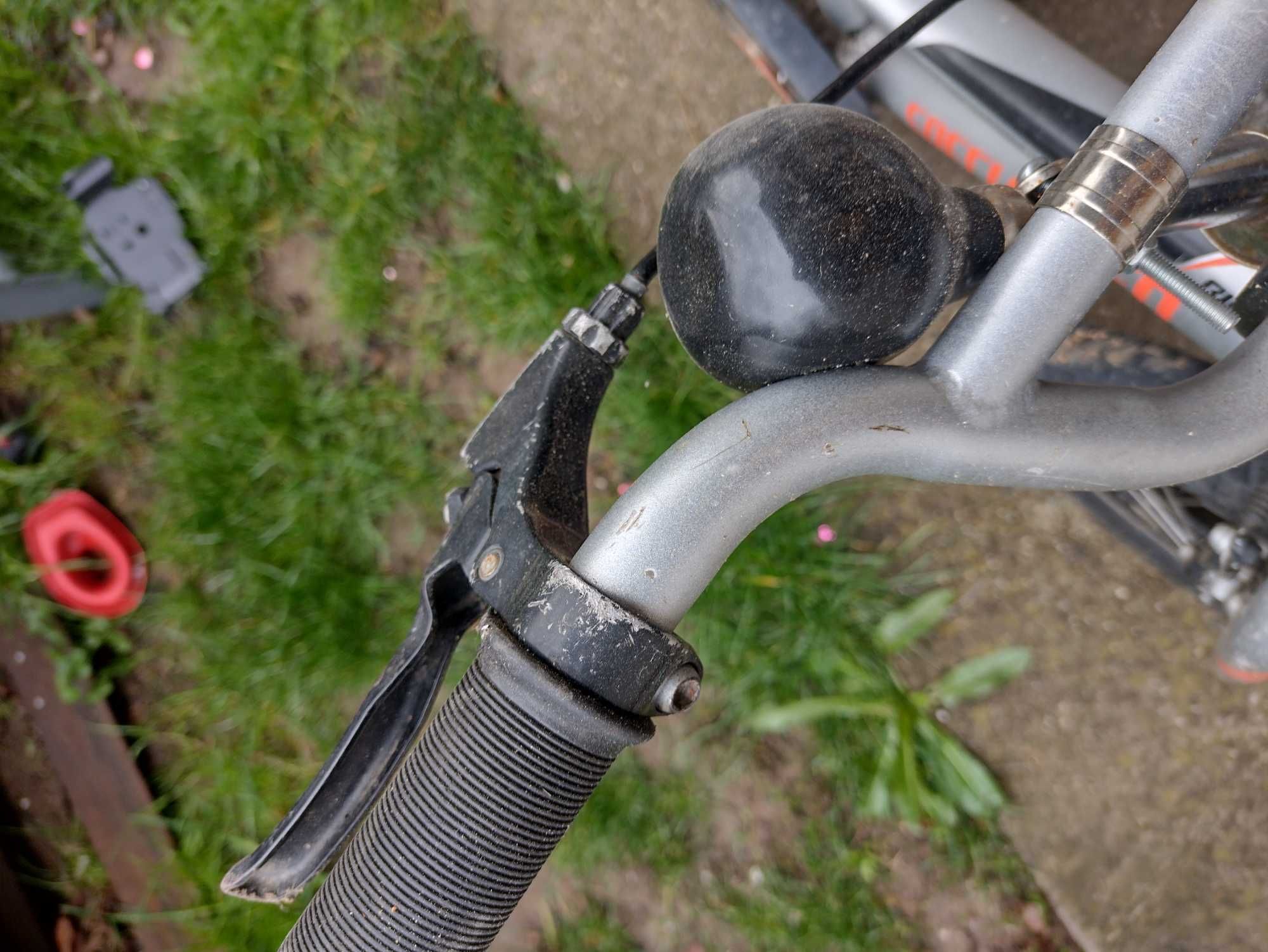 Specialized 16  с помощни гуми