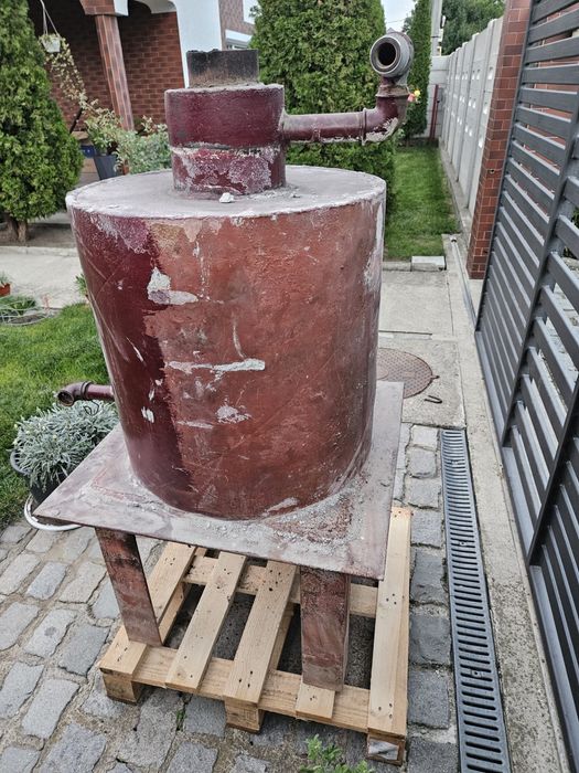 Vând centrală pe lemne