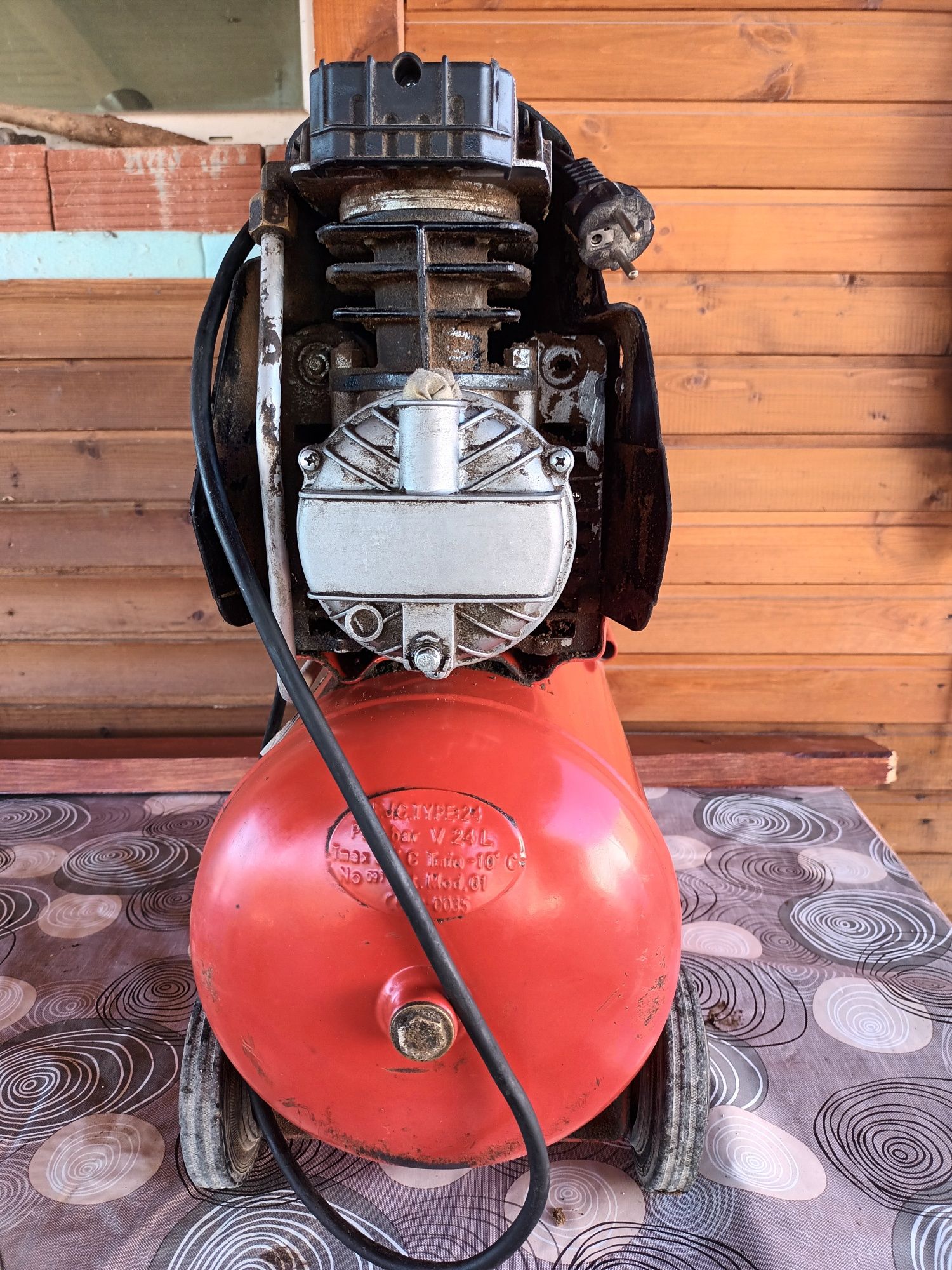 Компресор Black and Decker