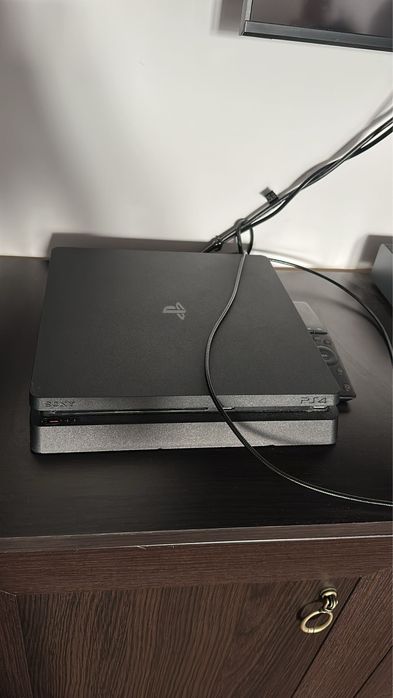PlayStation 4 , Slim