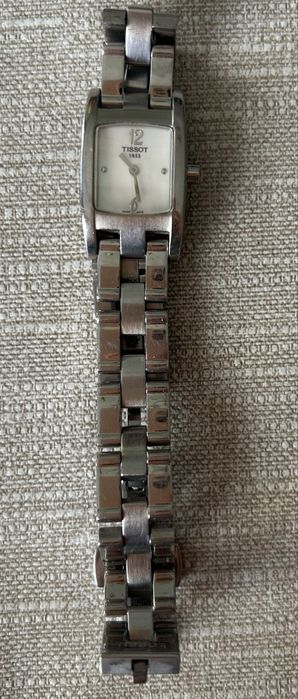 Часовник Tissot.