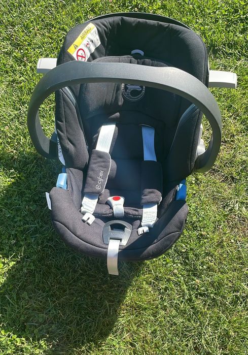 Vând scoica bebelusi cybex