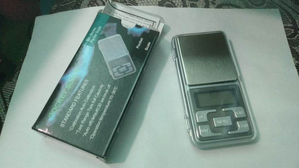 Продавам кашонче с различни неща