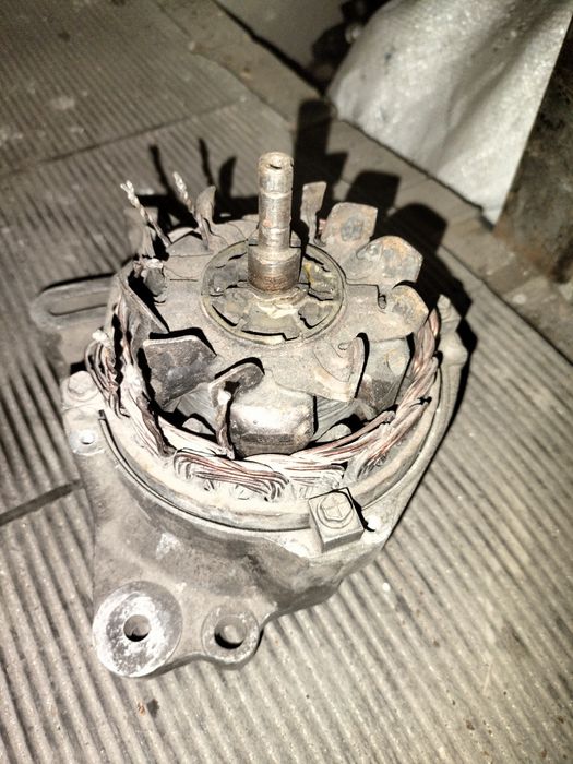 Продам генератор Valeo 70A