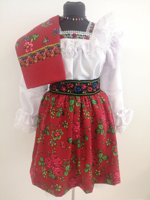 Costum popular femei de Maramures