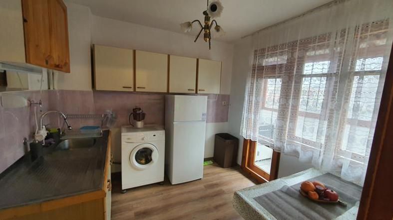 Дава се под наем Двустаен апартамент в Пловдив, Център - 70 кв.м за 336.6 € - Снимка #2