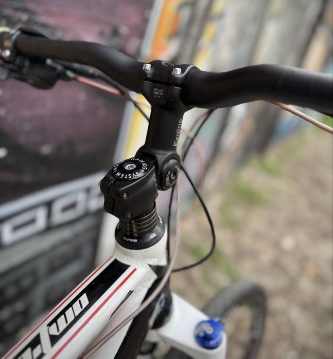 Bicicleta MTB Calibre TwoTwo White 26”/Frane Hidraulice/Rock Shox/WTB