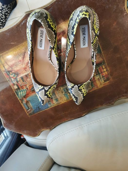 Нови обувки естествен лак Guess, обувки змийска кожа  , испански боти