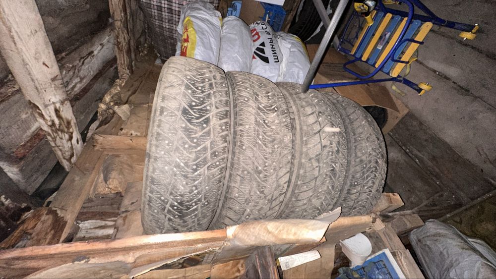 Срочно! Продам комплект зимних шин Yokohama 225/60 R17