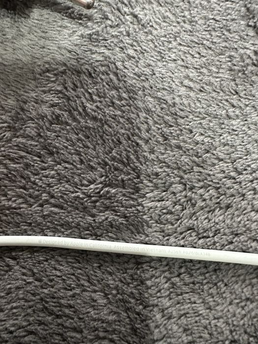 Incărcător adaptor + cablu, 2 seturi, original Apple Califorina OFERTĂ