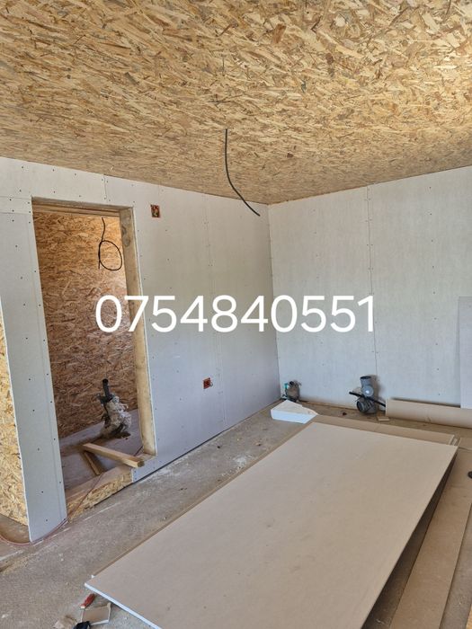 Vand căsuța de lemn