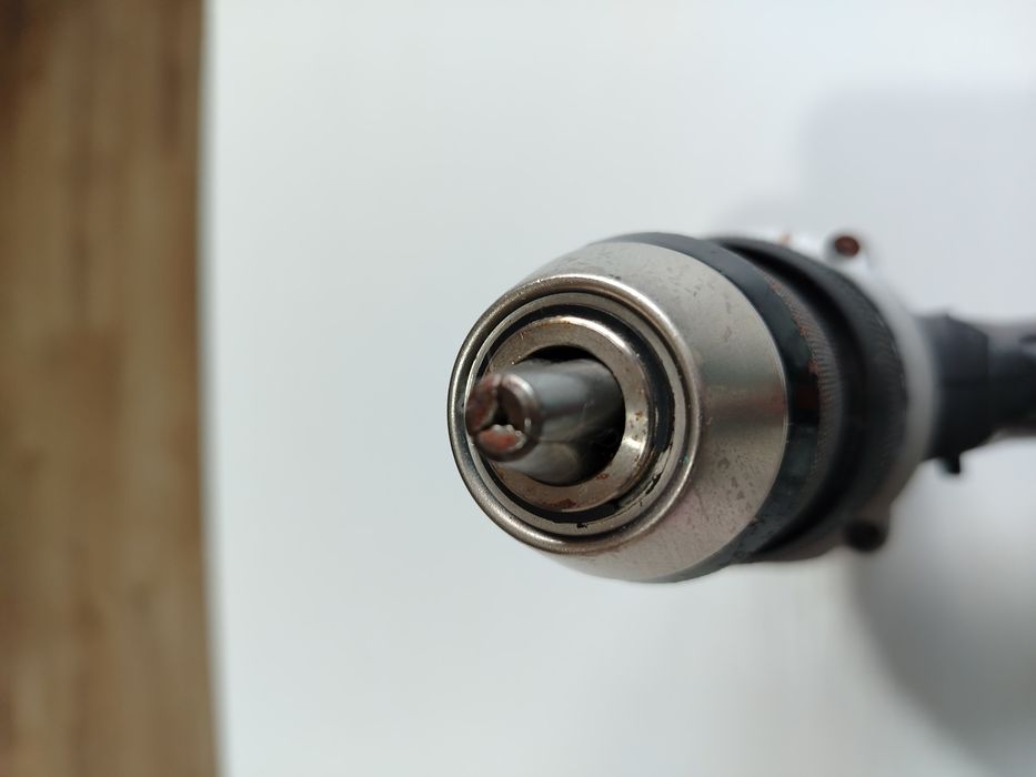 Mașina de infiletat și găurit cu percuție marca Worx