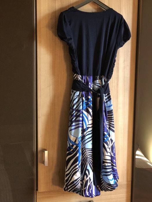 Синя рокля Ake