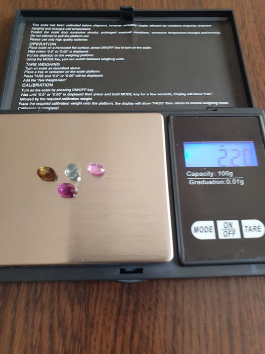 Safir natural netratat diferite culori si marimi