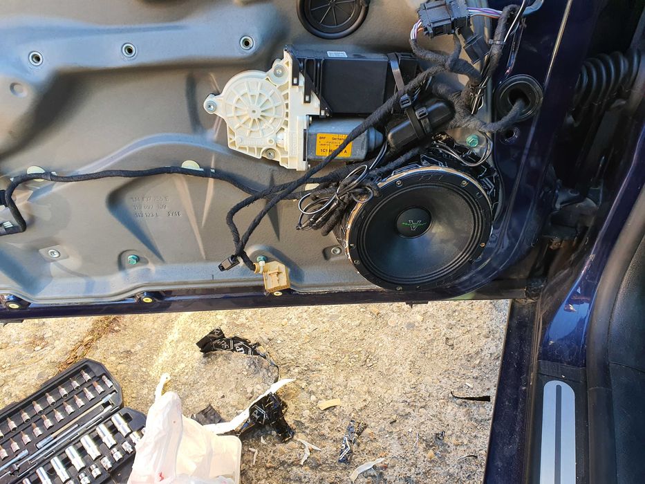 Montaj subwoofer auto, difuzoare, izolari fonice