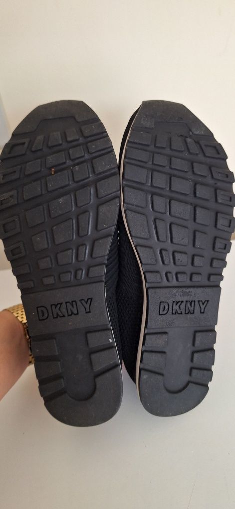 DKNY  оригинални маратонки N39/UK5.5-25см