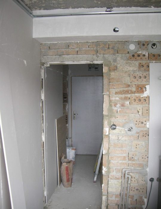 Майстор с опит предлага малки вътрени ремонти, фаянс теракот , боя