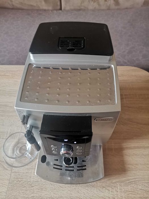 Кафемашина кафеавтомат Delonghi magnifica Ecam23.210