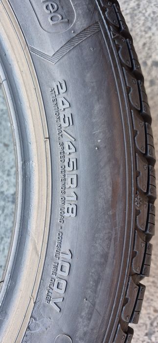 4 anvelope iarna runflat Goodyear 245/45/18.Pretul este pe bucata.