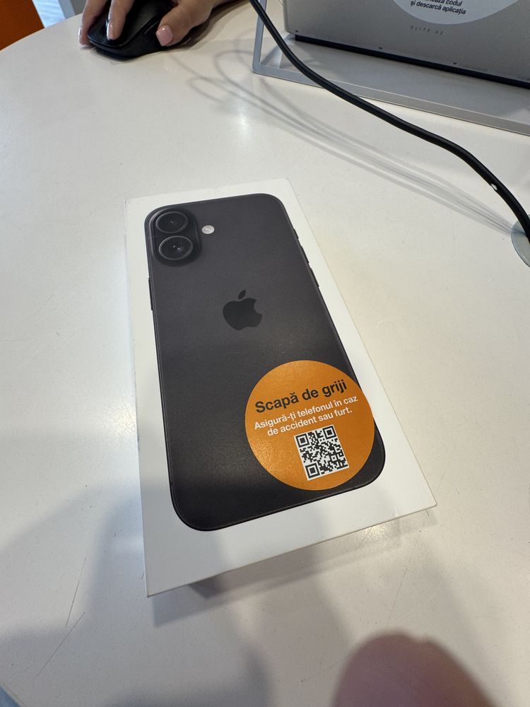 iPhone 16 black 128 GB