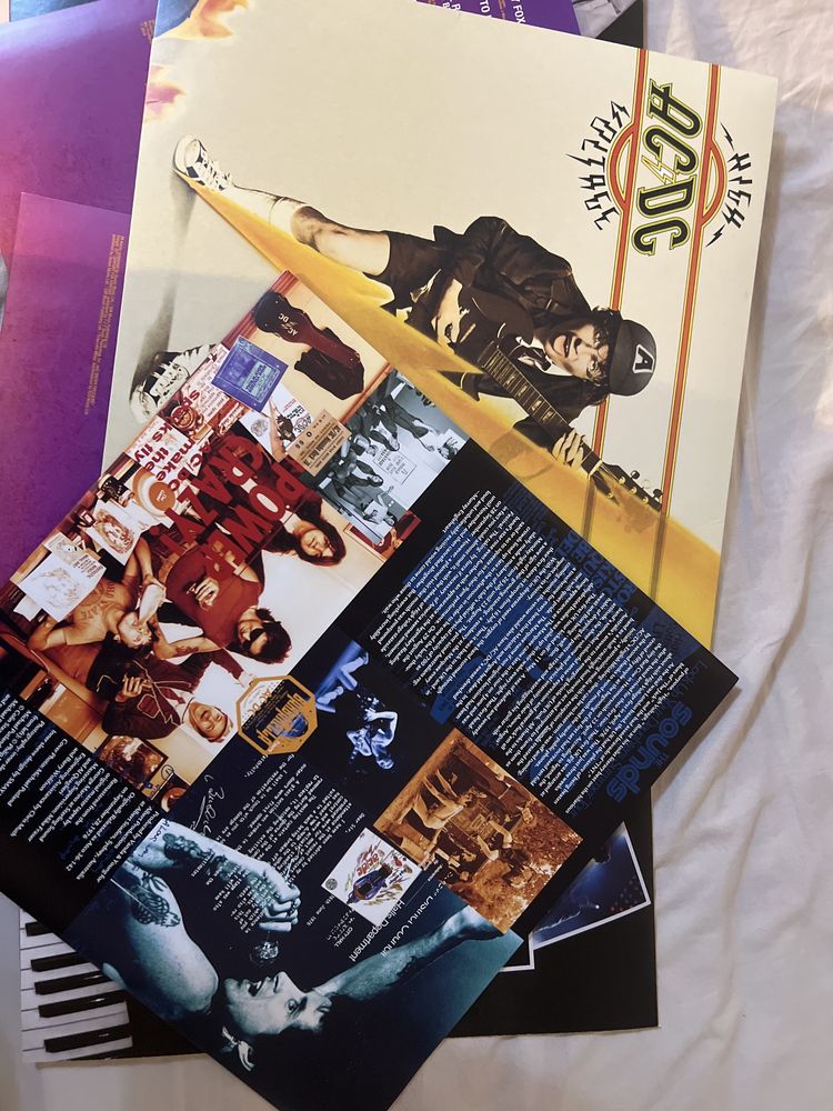 vand 2 vinyluri (ACDC si BOHEMIAN RHAPSODY)
