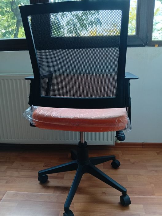 Scaun de birou nou și confortabi