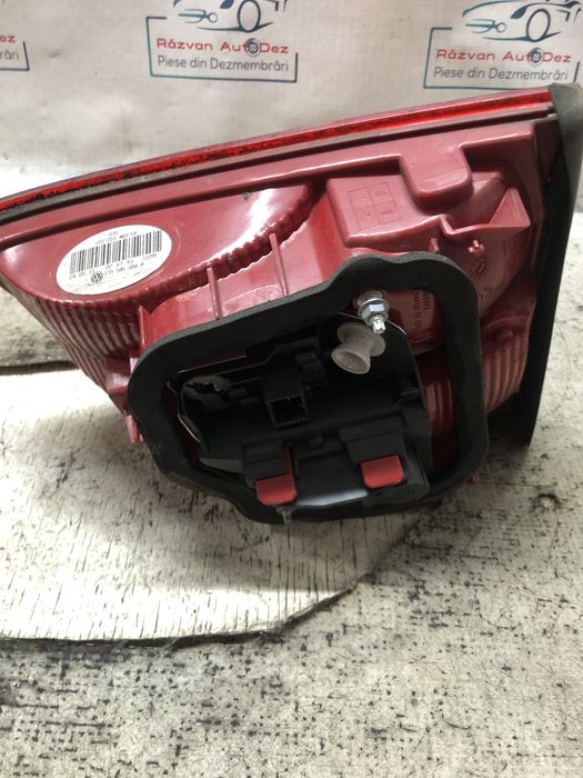 stop dreapta hayon  volkswagen touran 2012