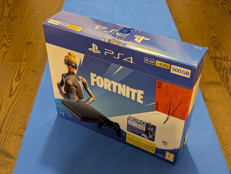 Consola PS4 ediție Fortnite (fara cod) + joc Assassin's Creed