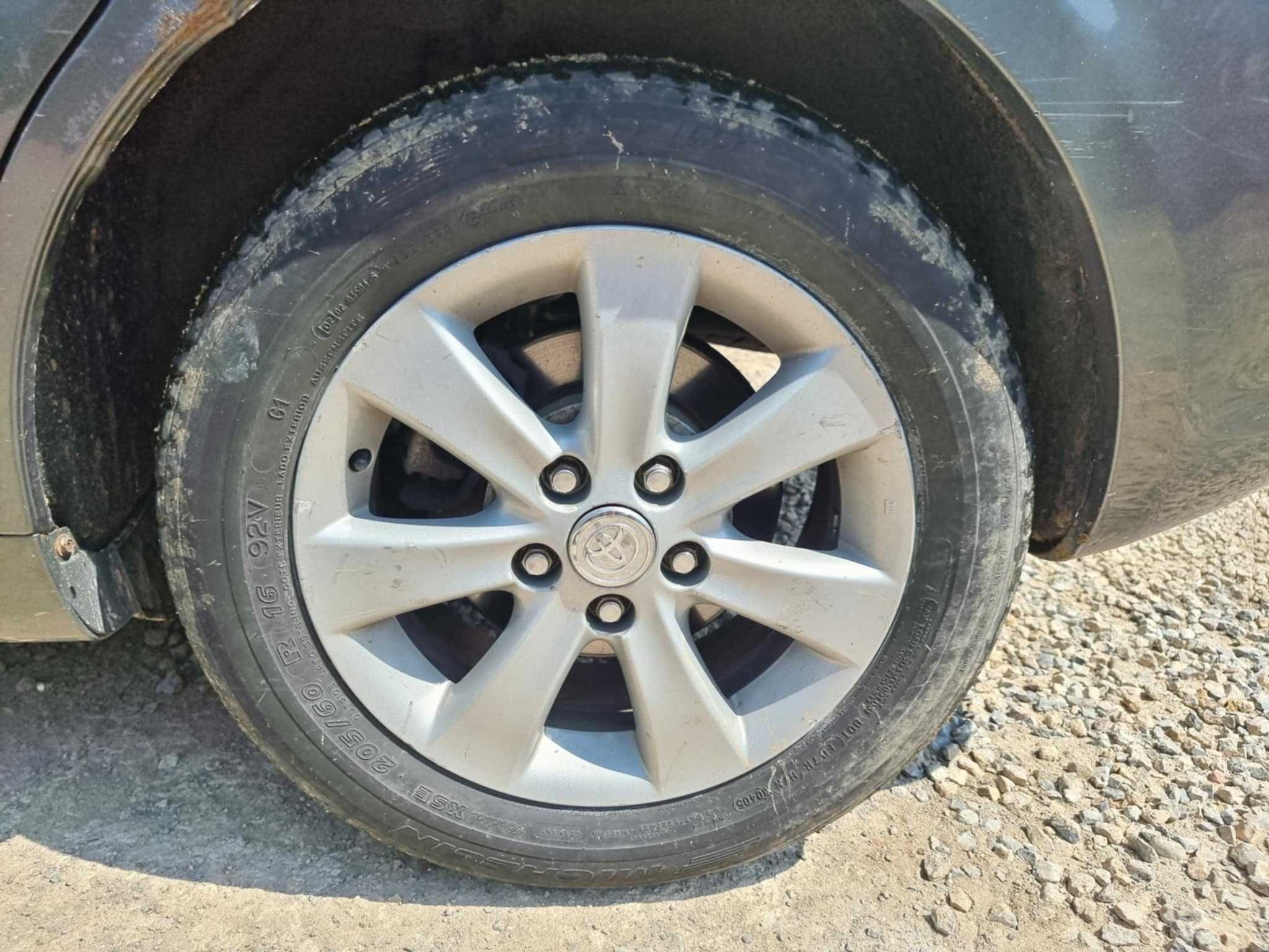Toyota Corolla verso 2.2 D4D/ Фейс /Лети джанти 16/7 местна На части