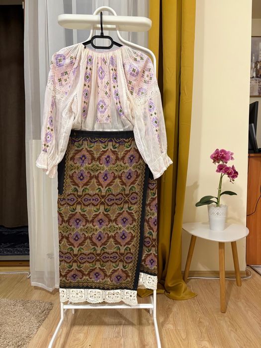 Vand costume populare vechi
