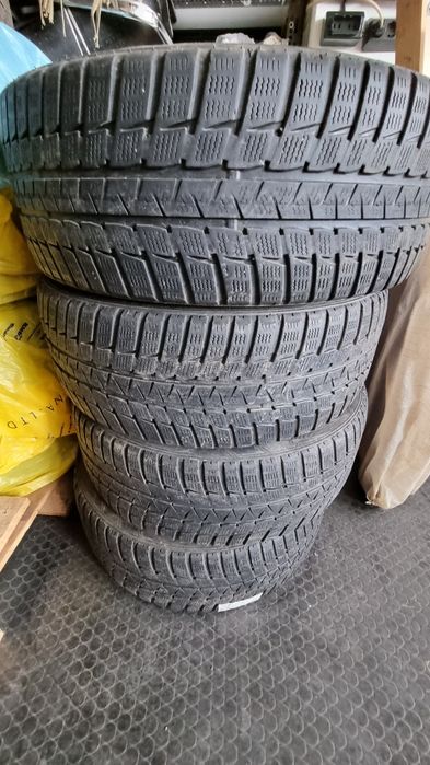 Продавам зимни гуми Falken Eurowinter HS449 225/40 R19