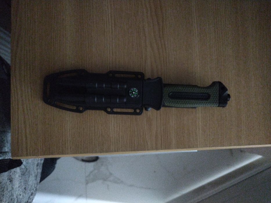 Cuțit de vânzare este de vânătoare