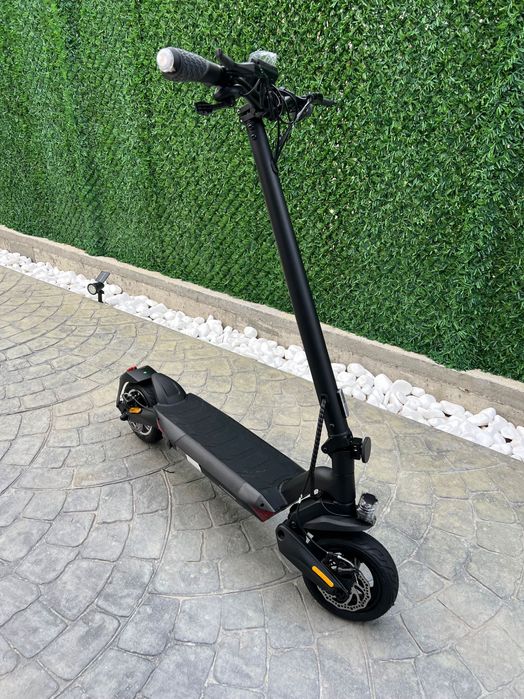 Мощна електрическа тротинетка T8 - 1000W 48V/15Ah