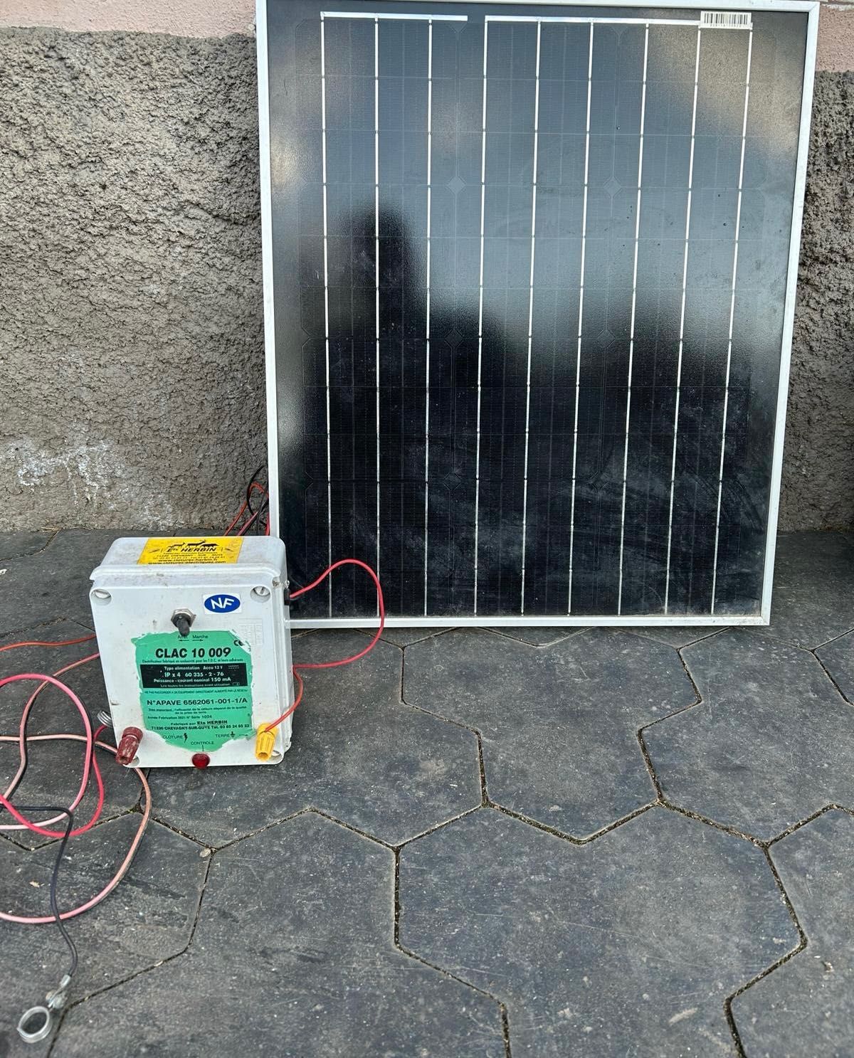 Gard electric cu panou solar