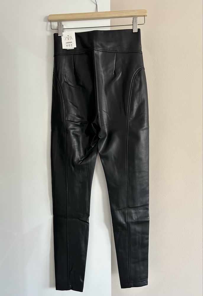 Кожен клин Zara.