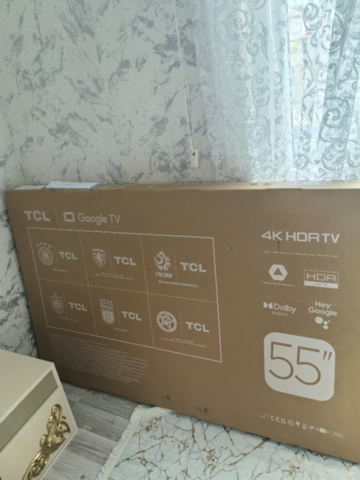 Чисто нов смарт телевизор