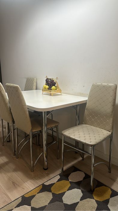 Кухонный стол + 4 стула